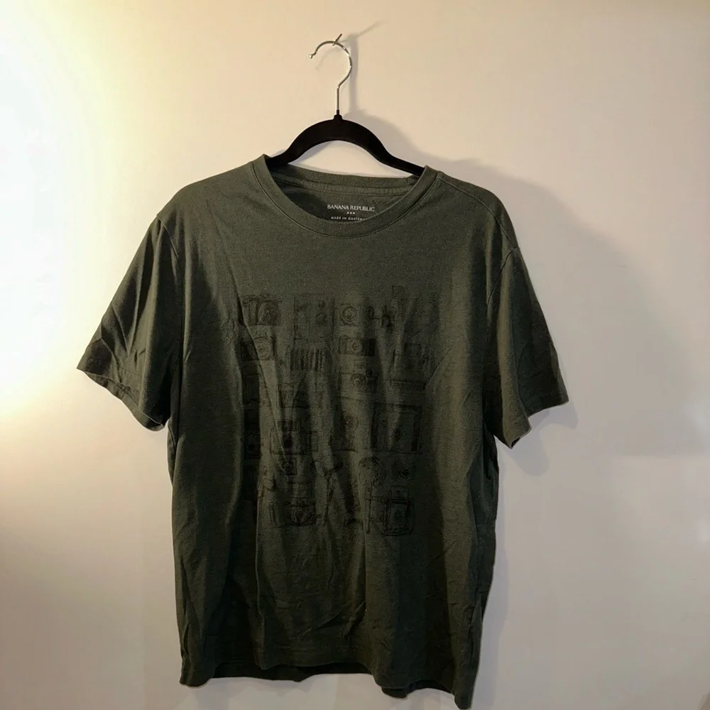 Banana Republic Retro Camera Graphic T-Shirt (Size L)